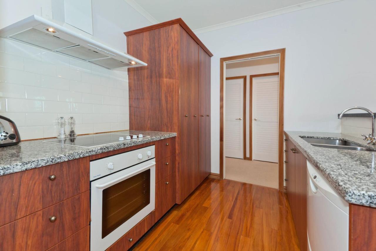 Qv Absolute Waterfront Apartment Оукланд Екстериор снимка