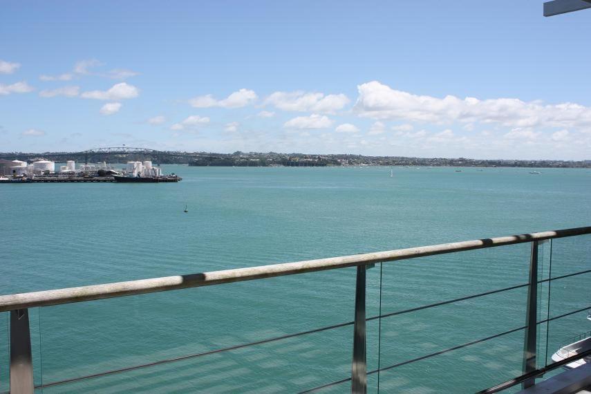 Qv Absolute Waterfront Apartment Оукланд Екстериор снимка